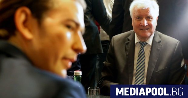 Себастиан Курц ляво и Хорст Зеехофер по време на днешната