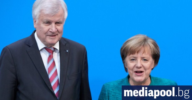 Германският канцлер Ангела Меркел и вътрешният министър Хорст Зеехофер постигнаха споразумение