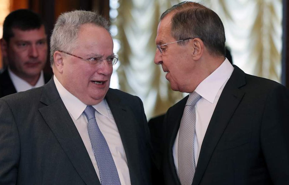 Външните министри на Гърция и Русия Никос Кодзиас и Сергей Лавров