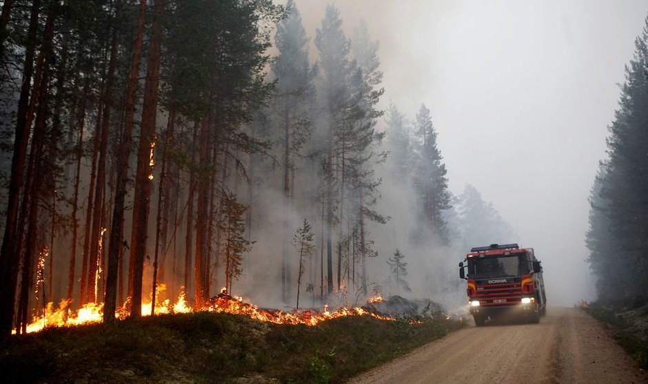 Заради 40 горски пожари Швеция евакуира цели села