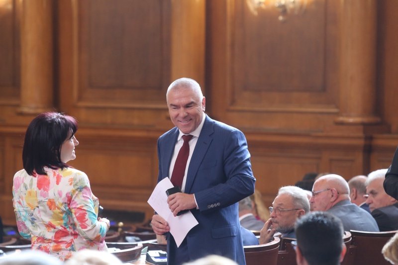 Марешки внесе в парламента закона за личната помощ на Мая Манолова
