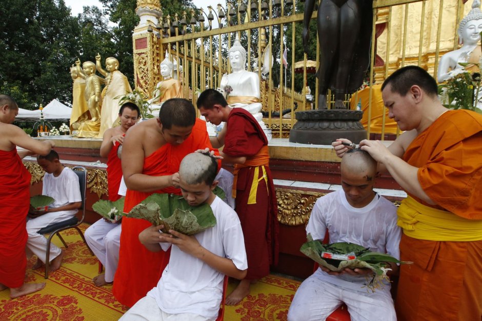 Спасените от пещерата тайландски момчета стават монаси за 9 дни