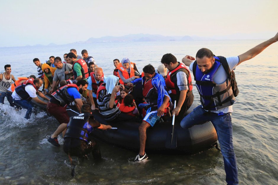 ЕК ще плаща по 6000 евро за всеки спасен мигрант в "контролиран" център