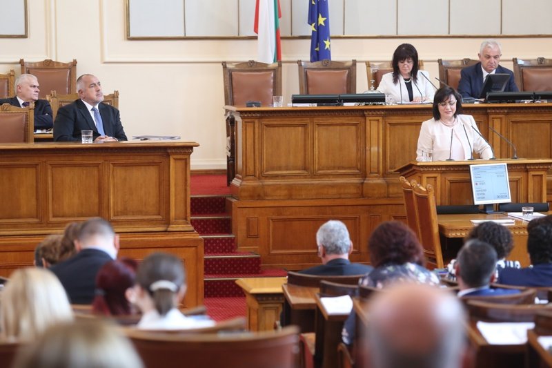 Власт и опозиция единно решиха България да не приема обратно мигранти