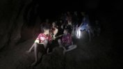 Откритите живи момчета в тайландска пещера може да останат там месеци