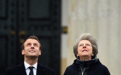 Макрон и Мей на неофициална среща в лятната резиденция на френския президент