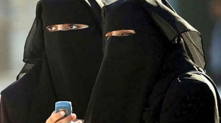 Забрана за покриващи лицето облекла влиза в сила в Дания