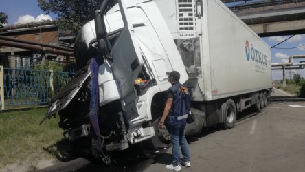 Заради удара на камиона бе затруднено движението към Свиленград, сн. БГНЕС