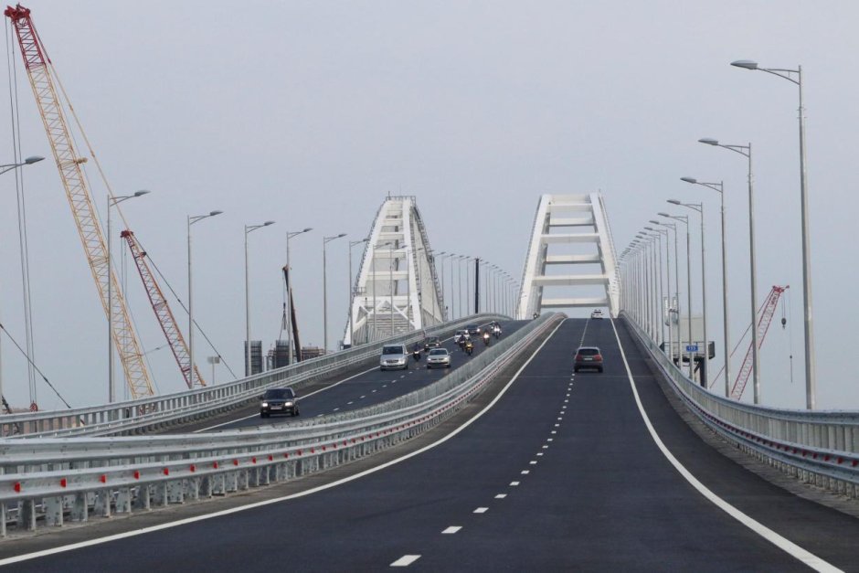 ЕС санкционира шест компании за строежа на Кримския мост