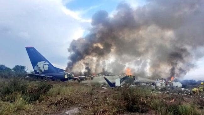 Над 80 ранени при разбиване на самолет в Мексико
