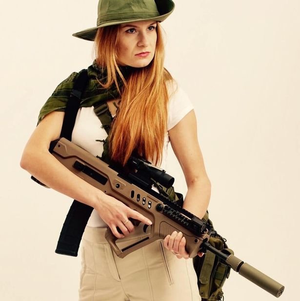 Мария Бутина редовно позира с оръжие. Сн. Фейсбук