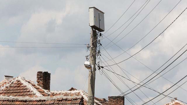 Регулаторът поиска от ЧЕЗ обяснения за влошено електроснабдяване в Казичене и Кривина