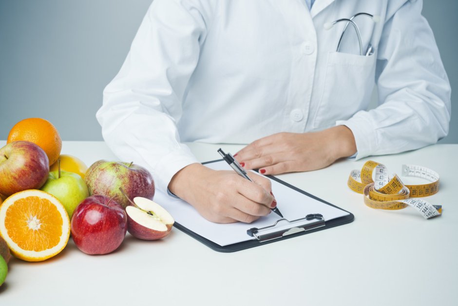 МЗ предлага само лекари да се занимават с диетично хранене