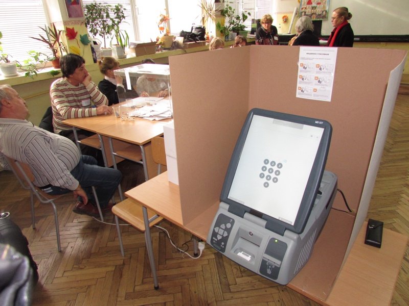 Машинното гласуване така и не успя да прескочи експеримента, архивна снимка БГНЕС