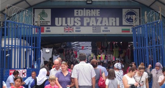 Спадът на турската лира - златна мина за търговците в Одрин