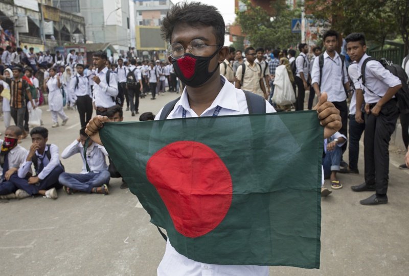 Бангладеш се притеснява, че младежките протести може да прераснат в антиправителствени, сн. ЕПА/БГНЕС