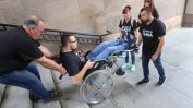 Баща на момче в инвалидна количка остави сина си на грижите на Борисов