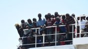 За първи път от години италиански кораб върна мигранти в Либия