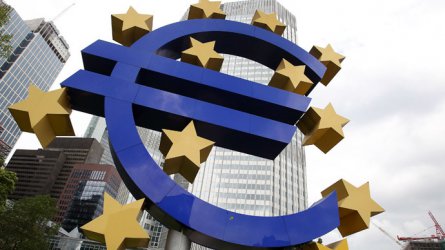 ЕЦБ свива наполовина програмата си за изкупуване на облигации