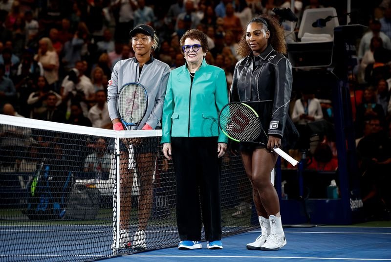 Наоми Осака и Серена Уилямс преди началото на финала на откритото първенство на САЩ