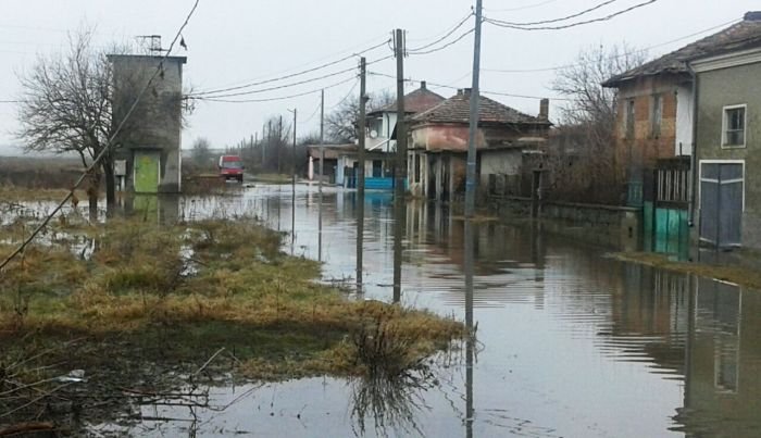 Наводненията в Бургас потопиха над хиляда сгради и нанесоха щети на инфраструктурата