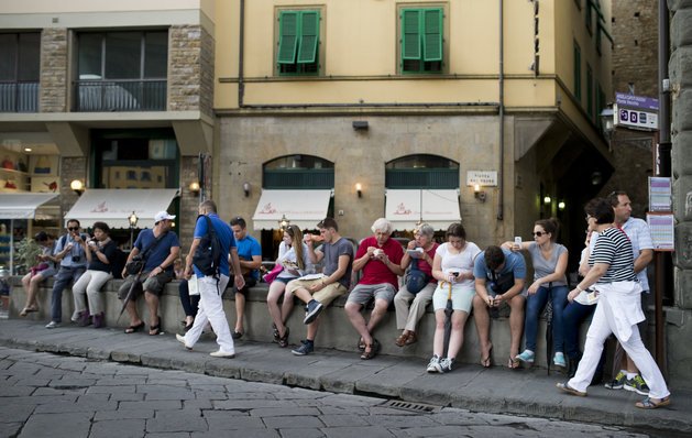 Флоренция забрани яденето по улиците в центъра