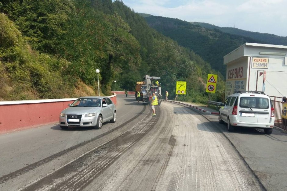 В петък ще бъде асфалтиран опасният пътен участък край Своге