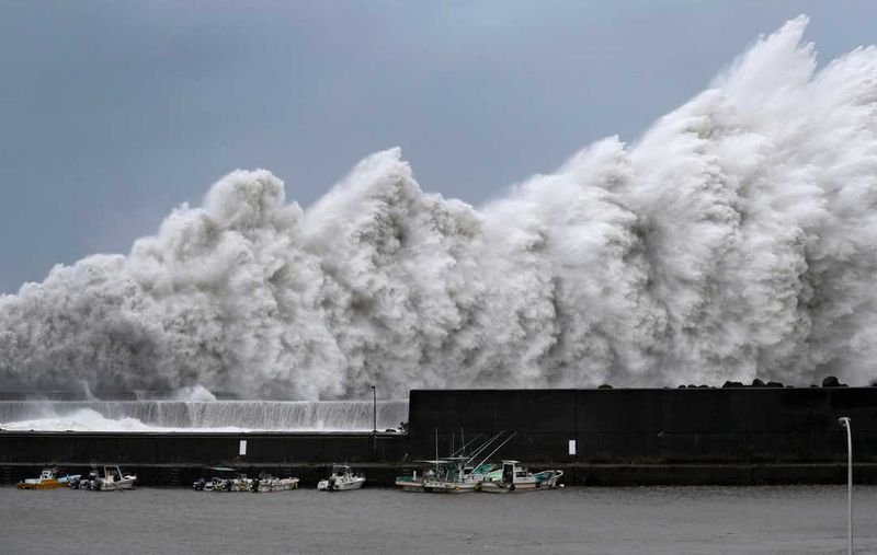 Тайфунът Джеби взе 11 жертви в Япония и се насочи към Сахалин