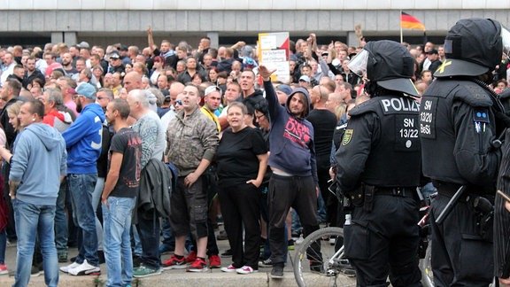 Поредната демонстрация на крайнодесните в Кемниц приключи без инциденти