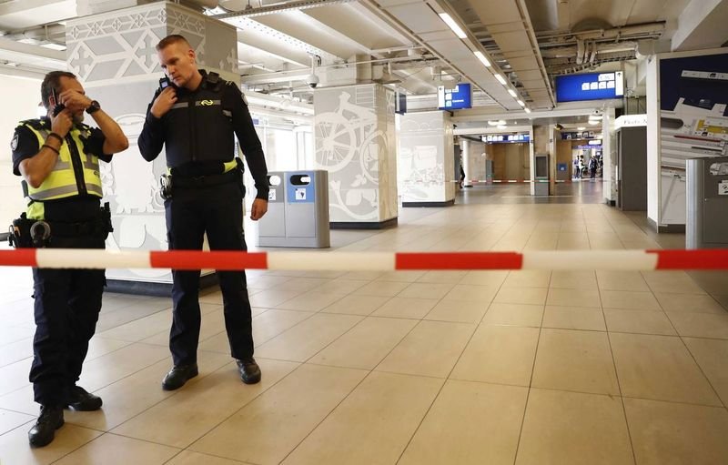 Нападателят от жп гарата в Амстердам бил мотивиран от предполагаеми обиди срещу исляма