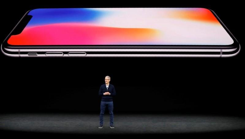 Apple в настъпление с нови смартфони iPhone и нови смартчасовници