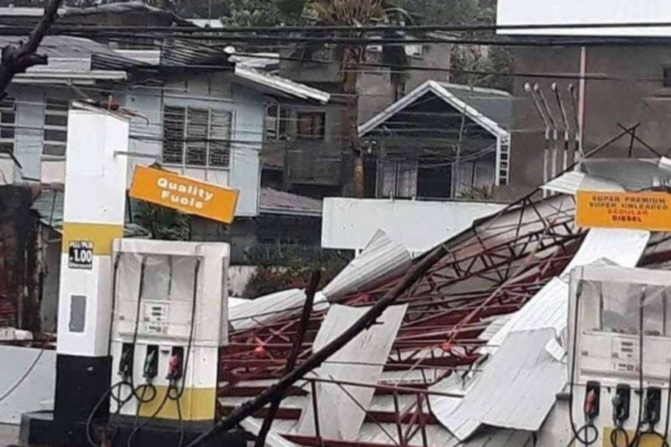 Тайфунът Мангхут сее хаос в Хонконг, след като взе десетки жертви във Филипините