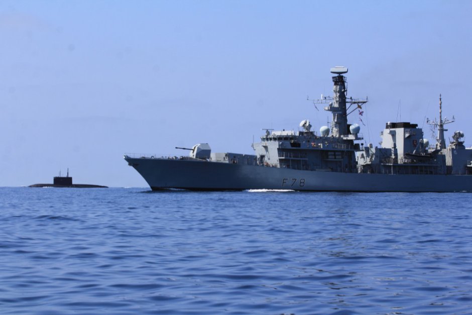 Британските ВМС следят руски военен кораб в Ламанша