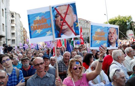 Около 1000 унгарци участваха в проевропейски протест срещу Орбан