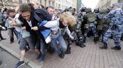 Над 1000 души са задържани при антиправителствени протести в Русия