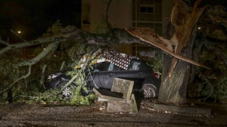 Ураганът Лесли достигна Португалия и Испания