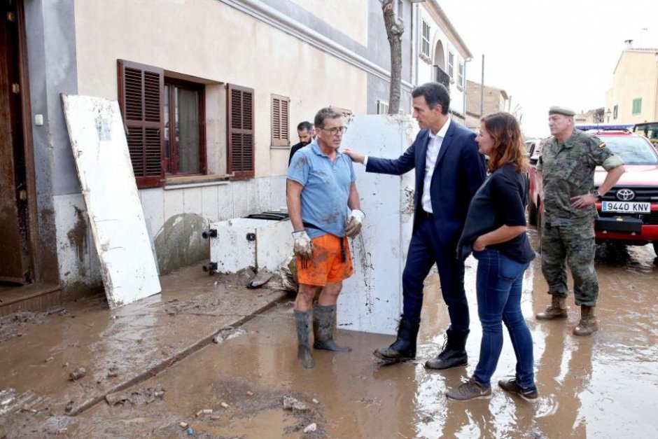 Испанският премиер Педро Санчез посети пострадалия район. Сн.: БГНЕС