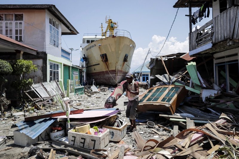 Кадър на разрушенията в Индонезия, сн. ЕПА/БГНЕС