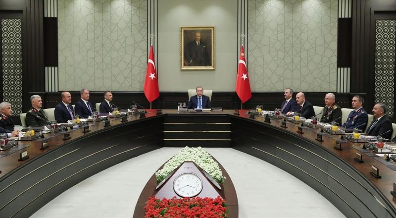 Турският Съвет за национална сигурност начело с Ердоган (в средата)
