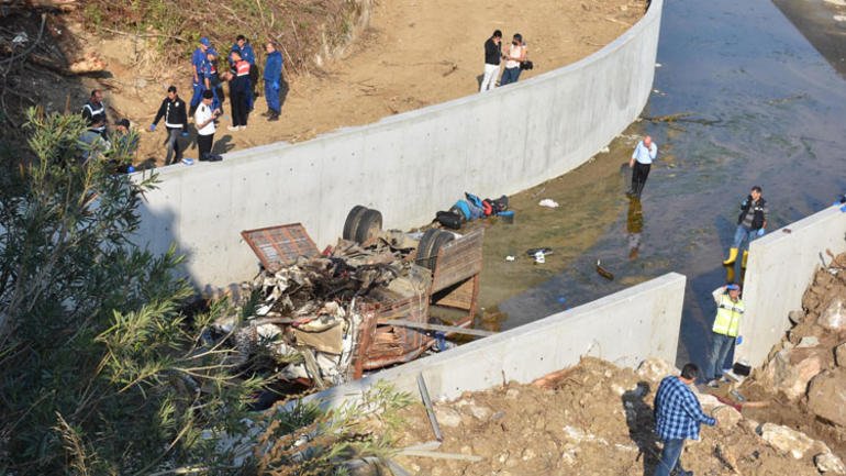 22-ма нелегални мигранти загинаха при катастрофа в турския окръг Измир