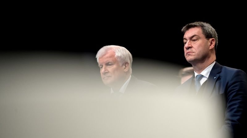 Лидерът на ХСС Хорст Зеехофер и баварският премиер Маркус Зьодер