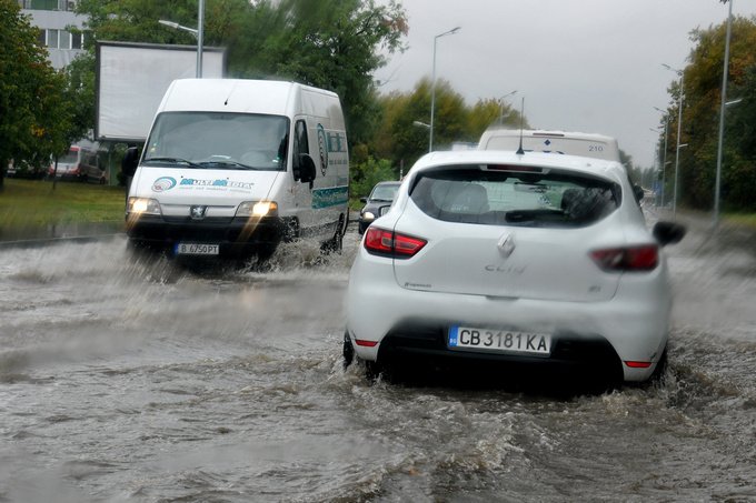 Циклонът "Зорбас" наводни Югоизточна България, но вече утихва