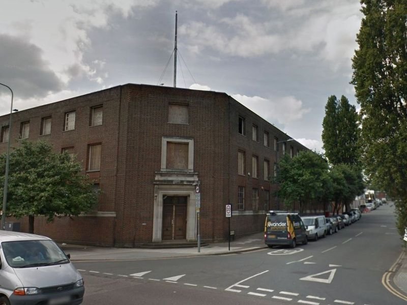 Трима блъснати с автомобил пред ислямски център в Лондон