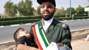 Най-малко 29 жертви при атентат на военен парад в Иран