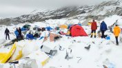 Най-малко 8 алпинисти са загинали в снежна буря в Непал