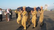 Авиодиспечер загина в труса на остров Сулавеси, за да осигури излитане на самолет