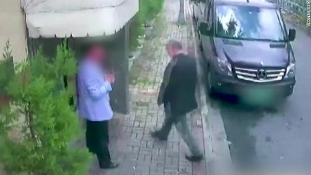 Хашоги на влизане в саудитското консулство в Истанбул.