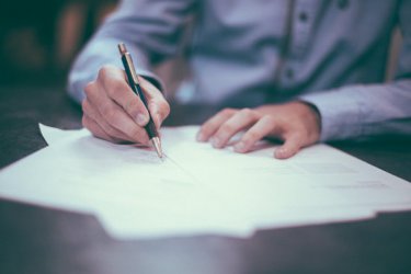 Чиновниците спират от 1 ноември да искат документи на хартия