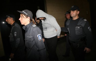 Викторио Александров на влизане в съдебната зала, сн. БГНЕС