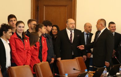 Бойко Борисов с Красен Кралев и млади спортисти, сн. БГНЕС